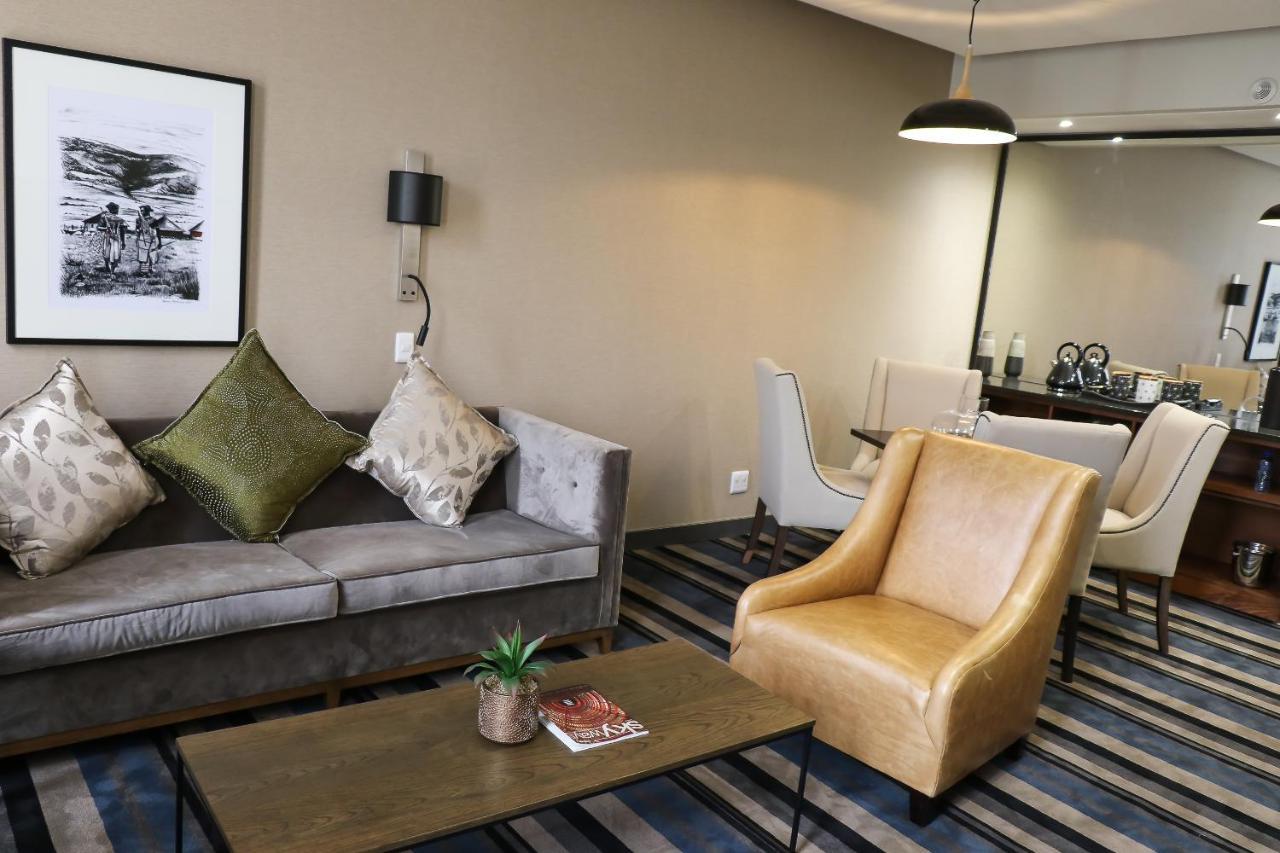 Mayfair Hotel Mthatha Buitenkant foto