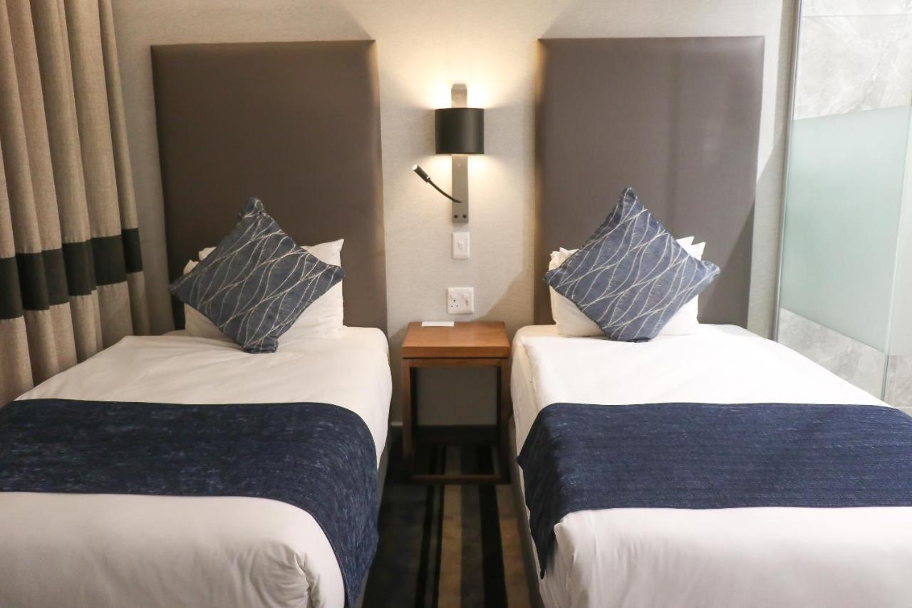 Mayfair Hotel Mthatha Buitenkant foto