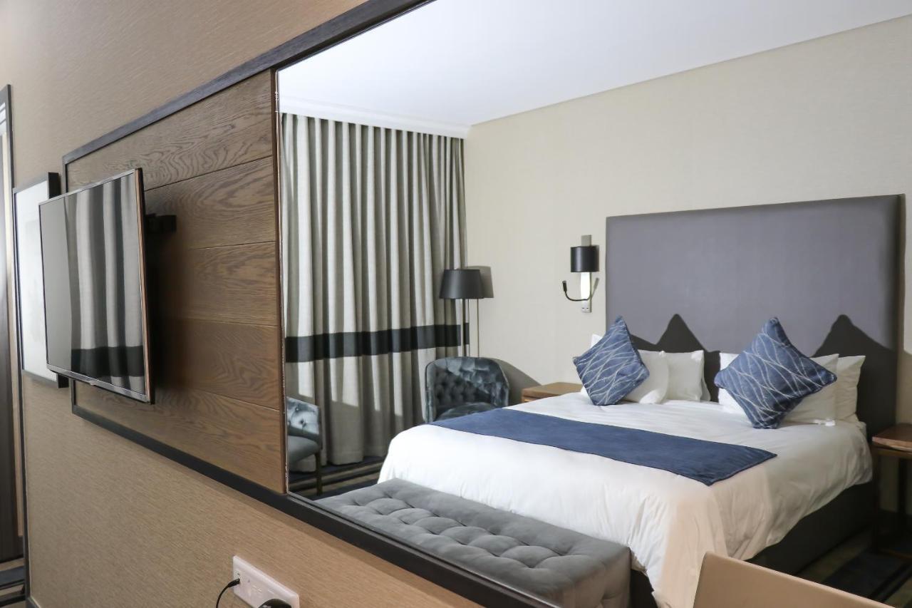 Mayfair Hotel Mthatha Buitenkant foto