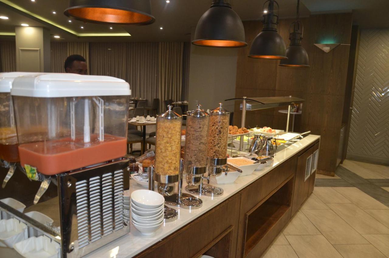 Mayfair Hotel Mthatha Buitenkant foto