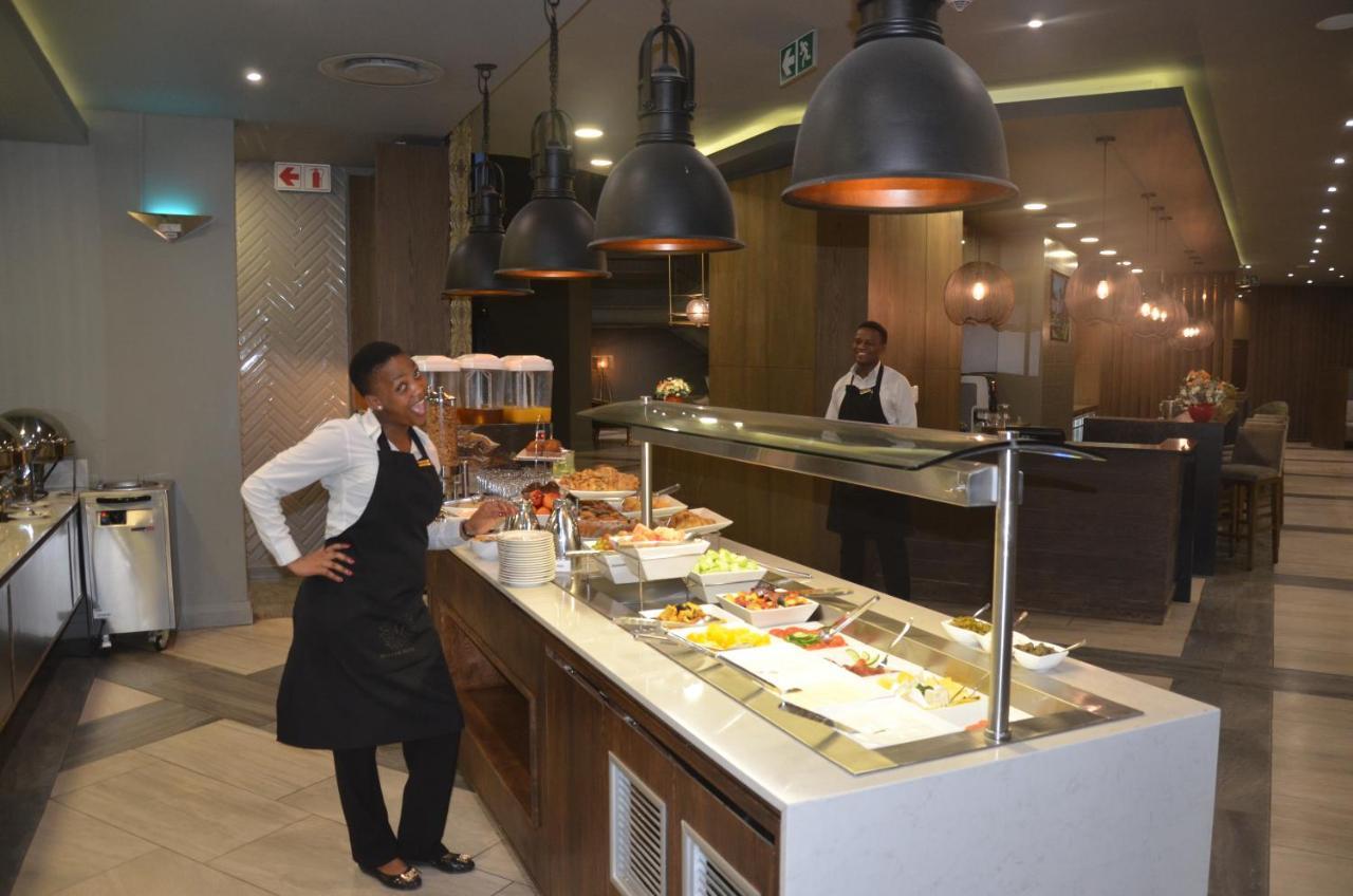 Mayfair Hotel Mthatha Buitenkant foto