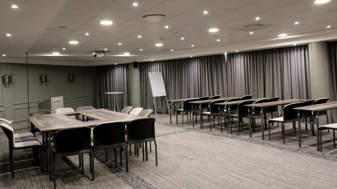 Mayfair Hotel Mthatha Buitenkant foto